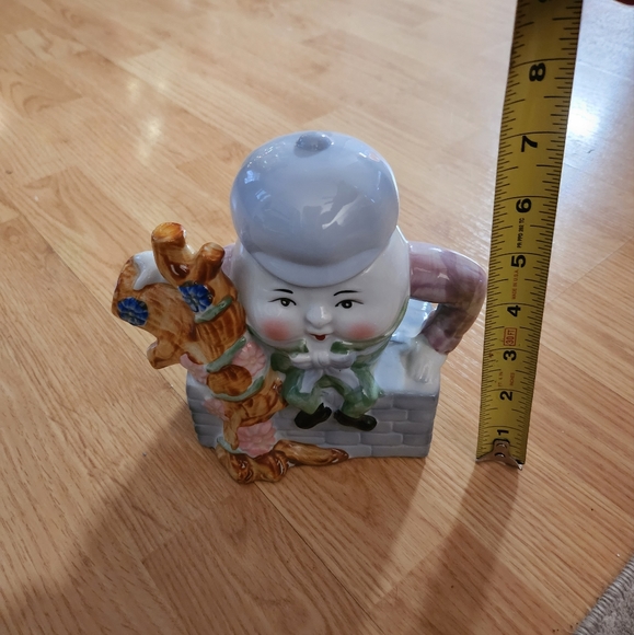 Whimsical Vintage 1970's Humpty Dumpty collectable teapot - Picture 6 of 7